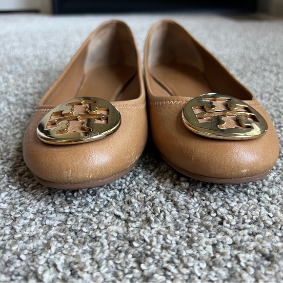 Tory Burch Royal Tan/Gold Reva Tumbled Leather Flats, Size 7 - Picture 4 of 7